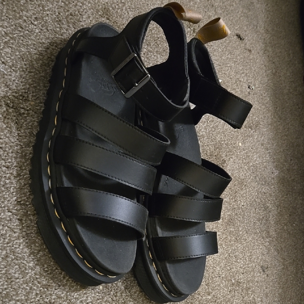 Womens dr. Martens size 9